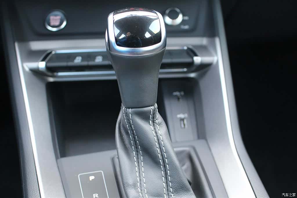 Audi Q3, 2019 9