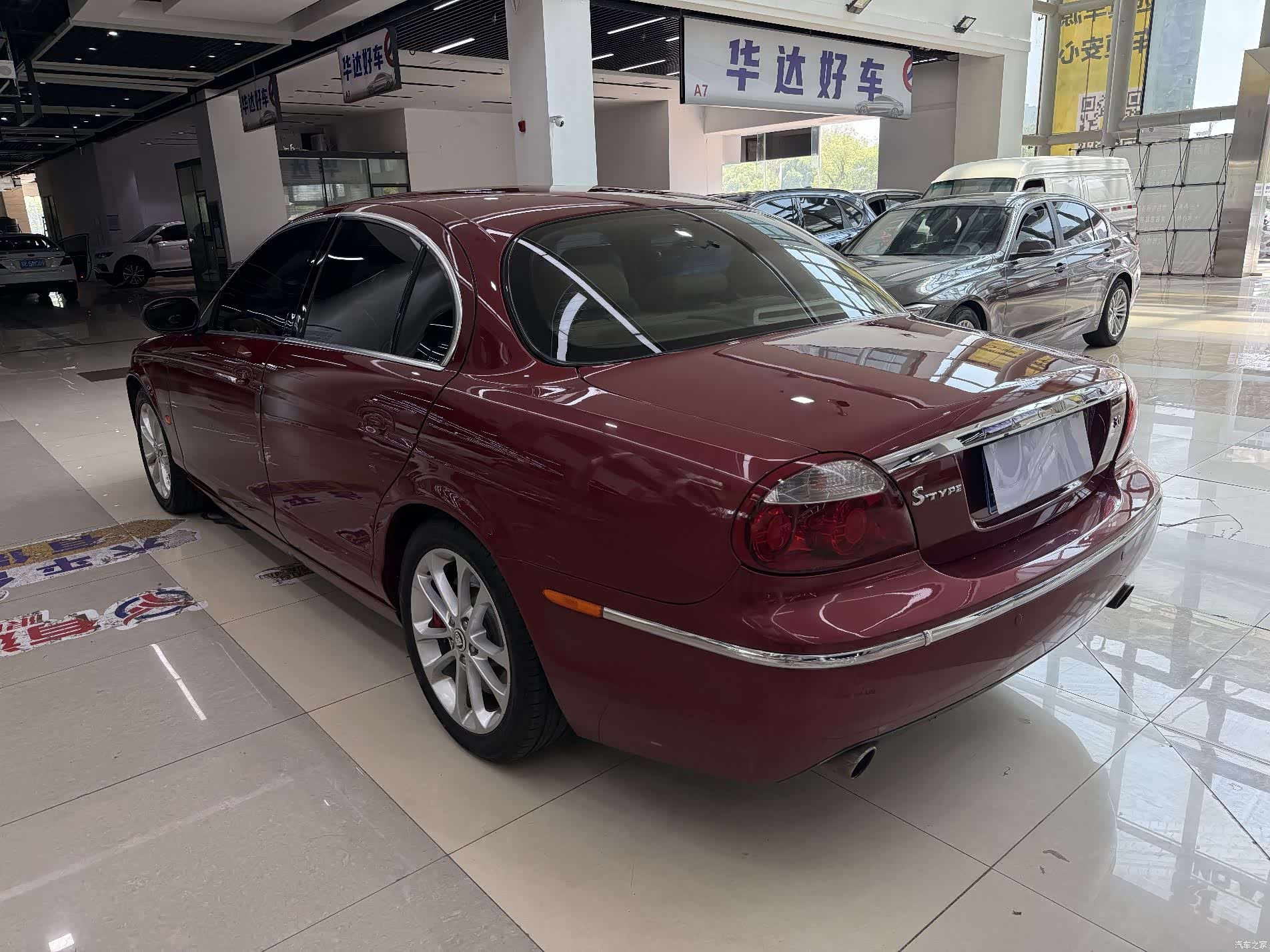 Jaguar S-TYPE, 2008 4