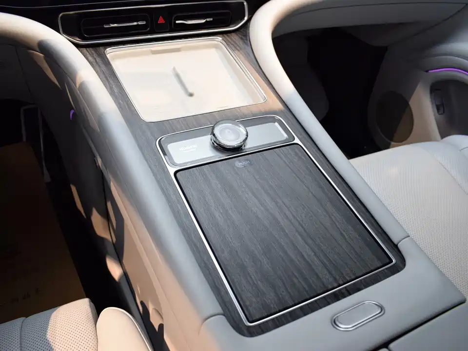 AITO Ask the world M9