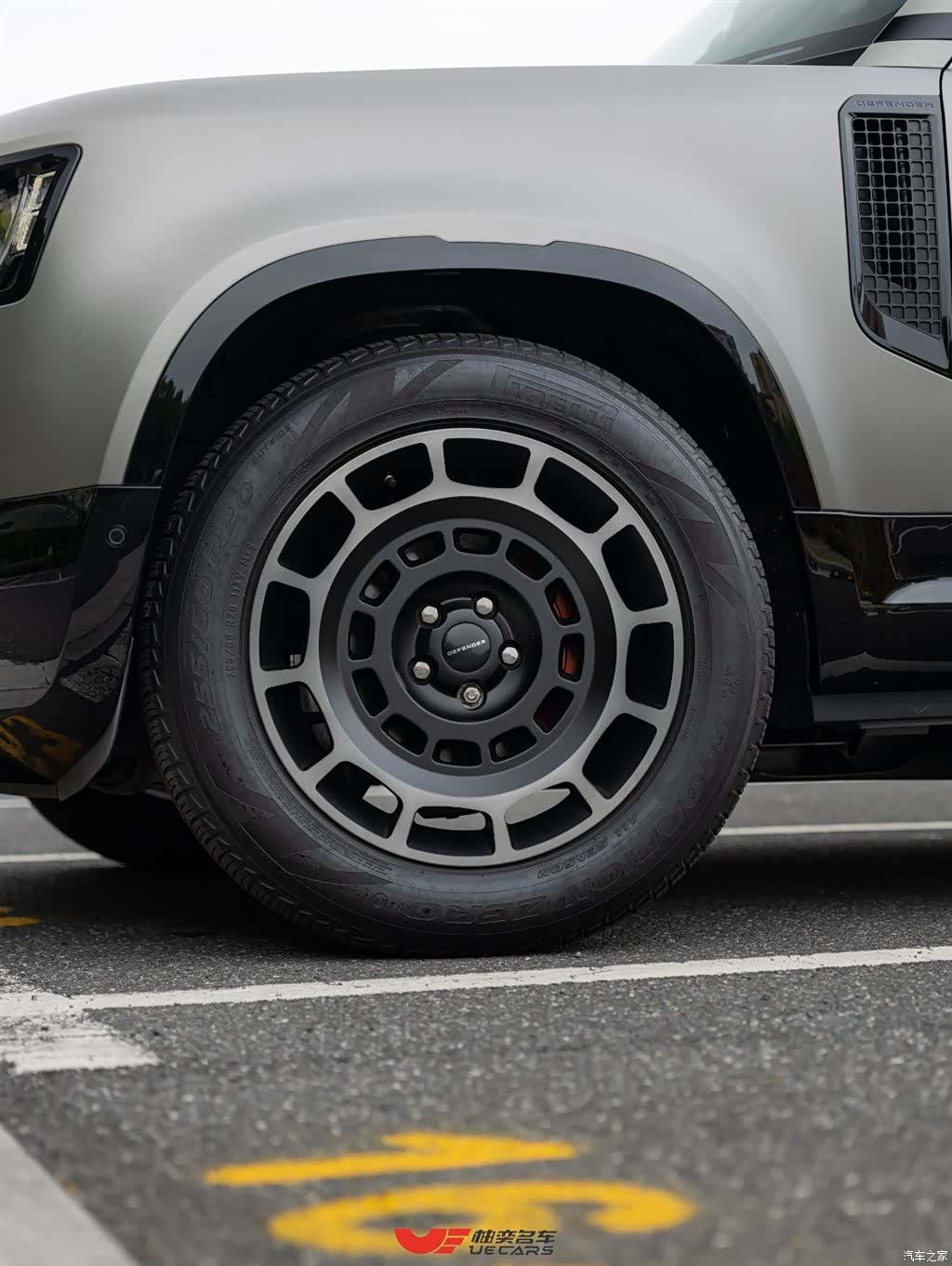 Land Rover Defender, 2024 8