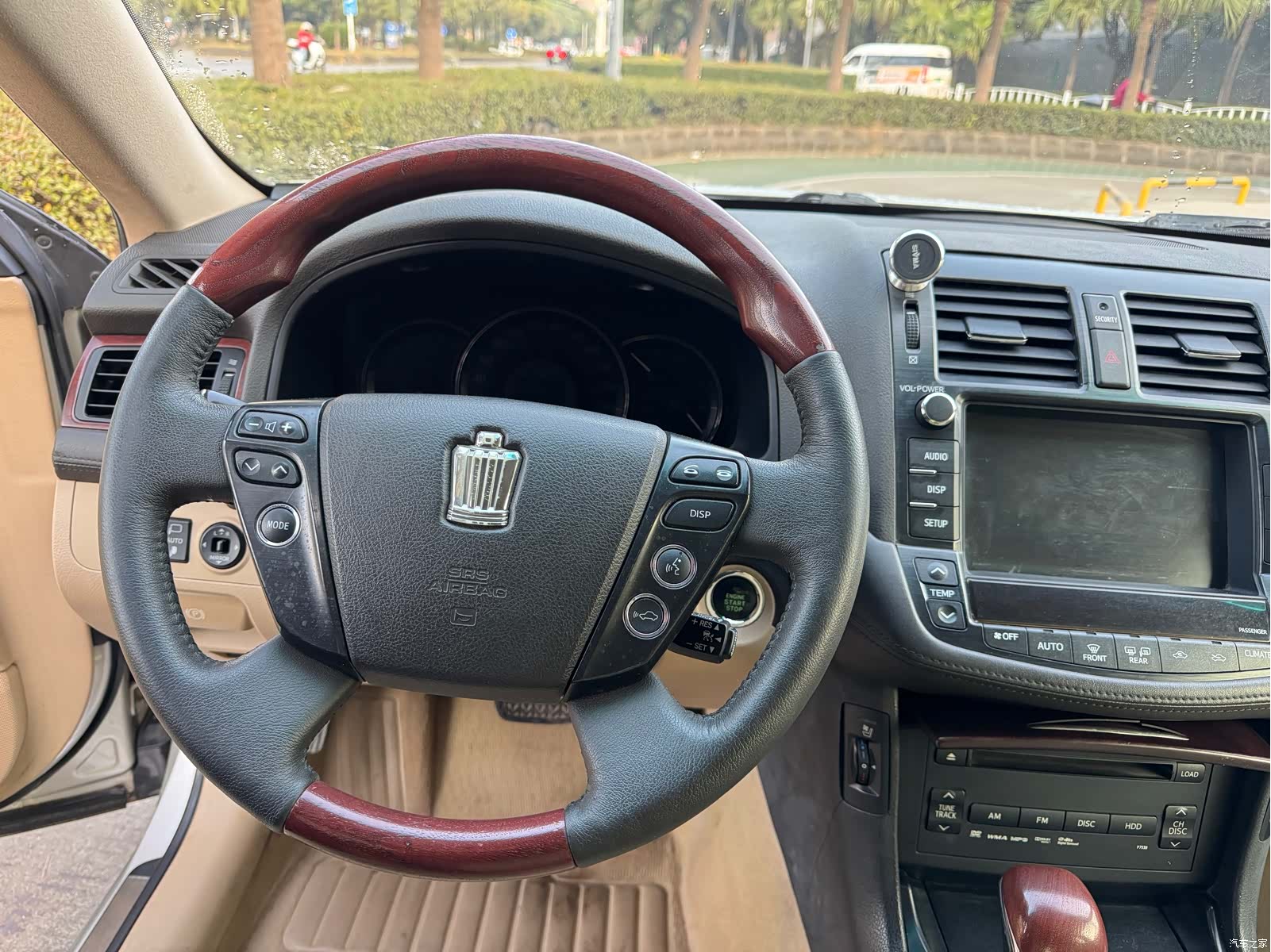 Toyota Crown, 2010 12