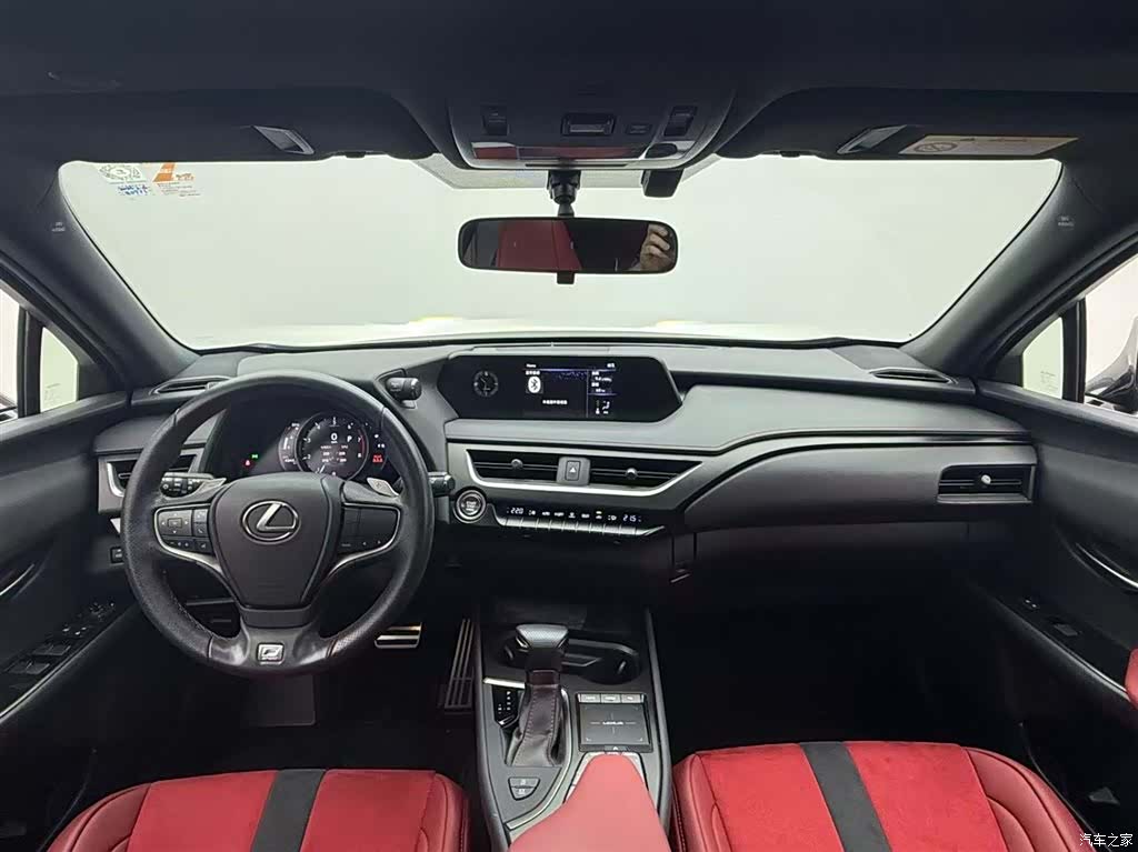 Lexus UX, 2020 4
