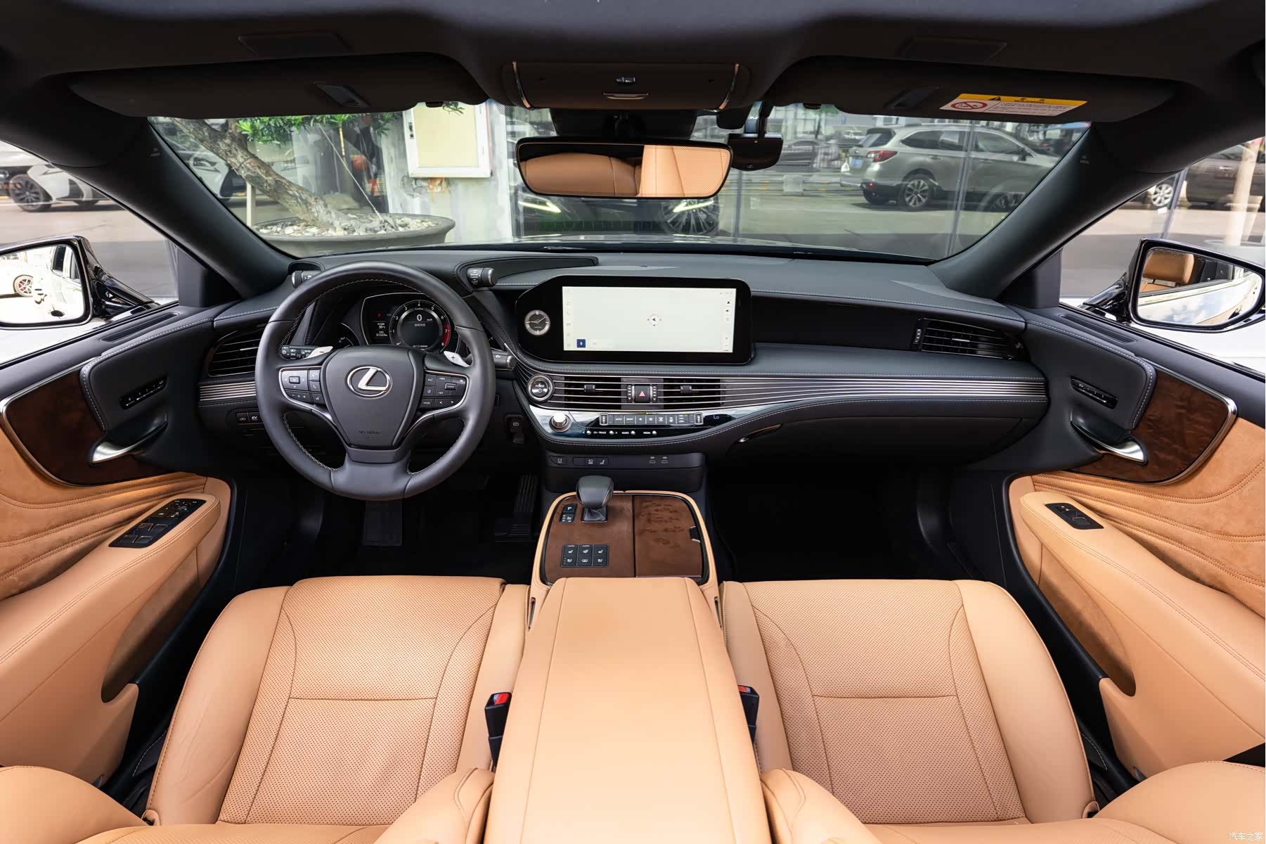 Lexus LS, 2023 13