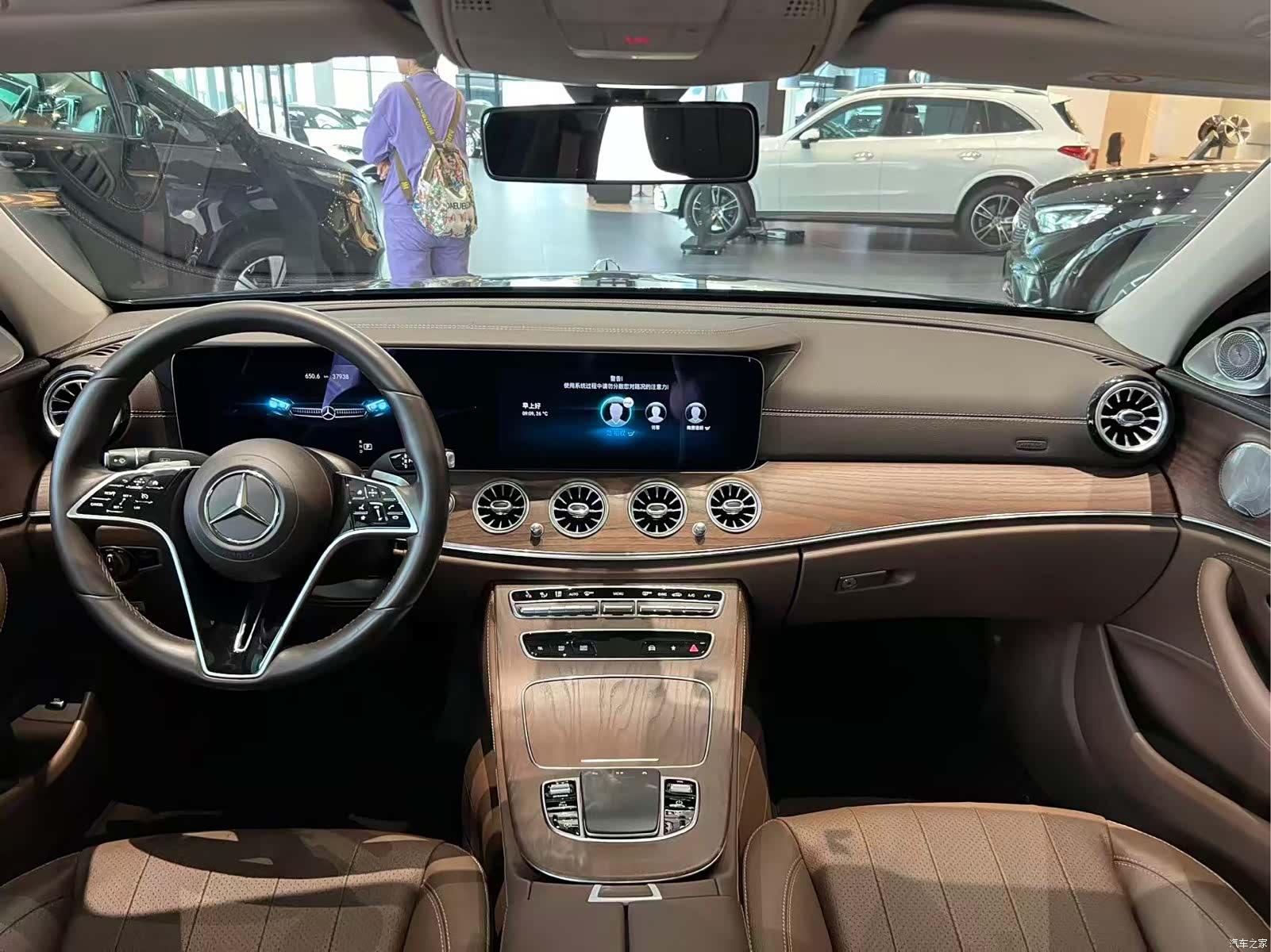 Mercedes-Benz E-Class, 2023 14