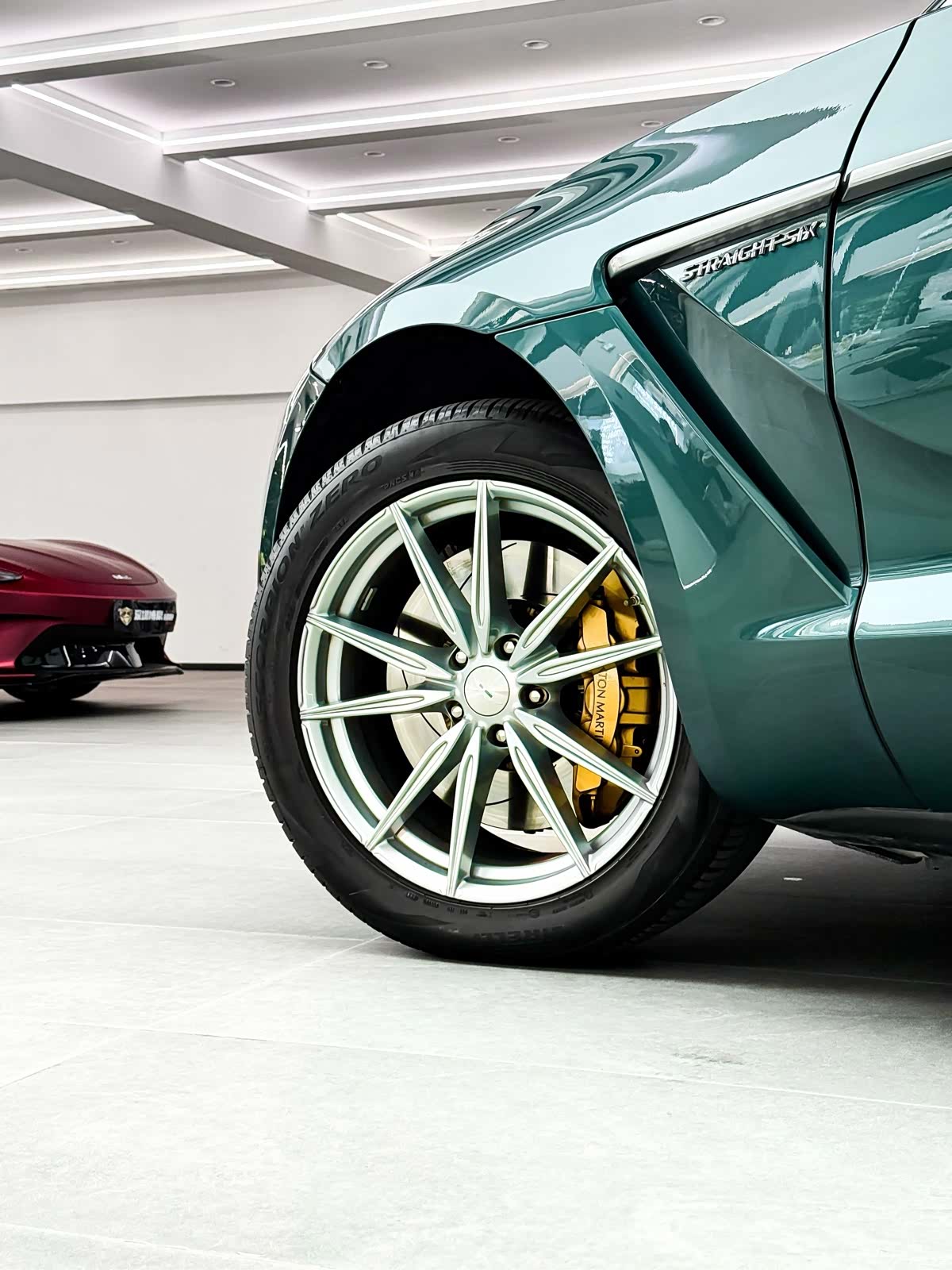 Aston Martin DBX, 2023 6