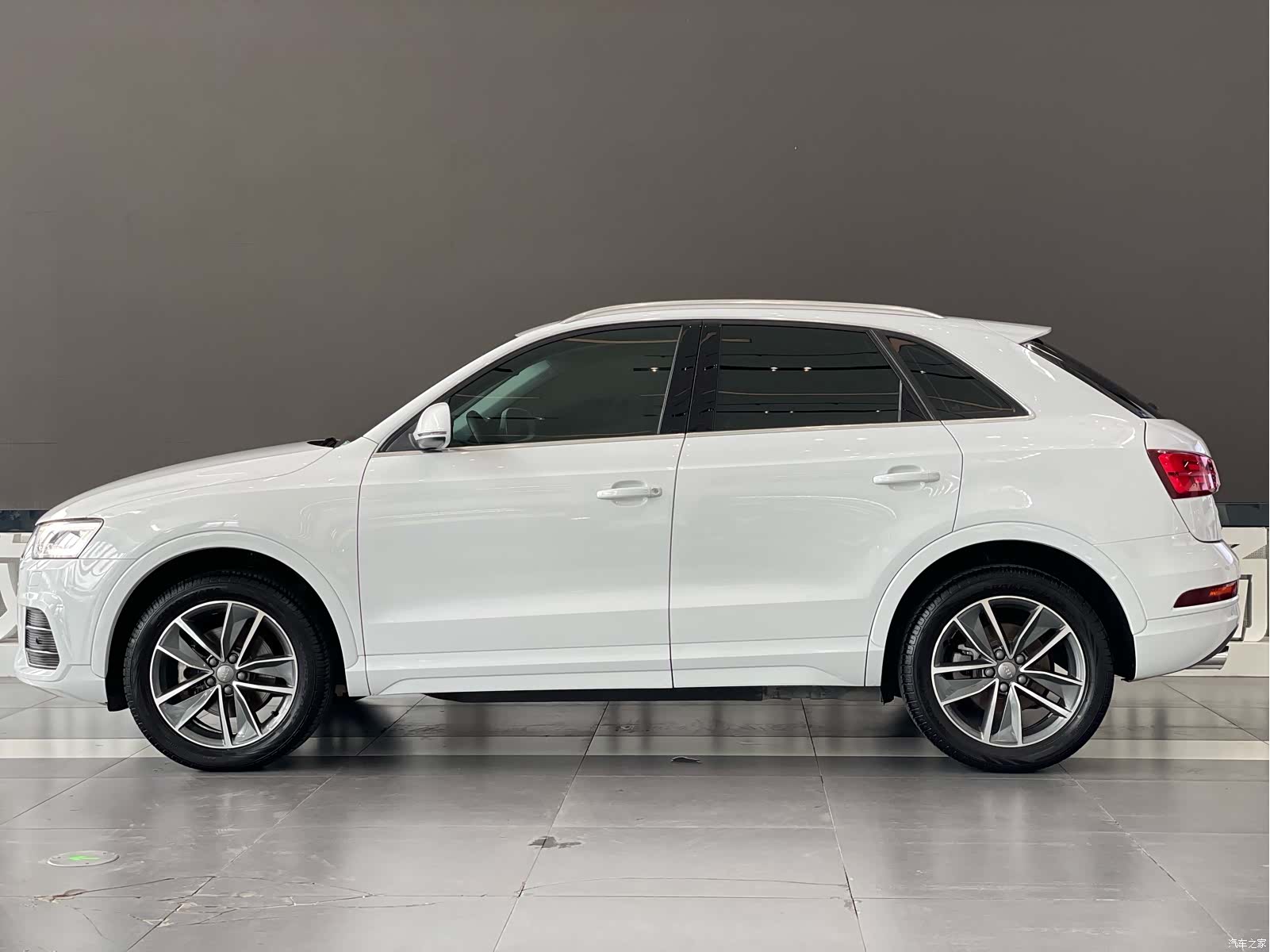 Audi Q3, 2019 9