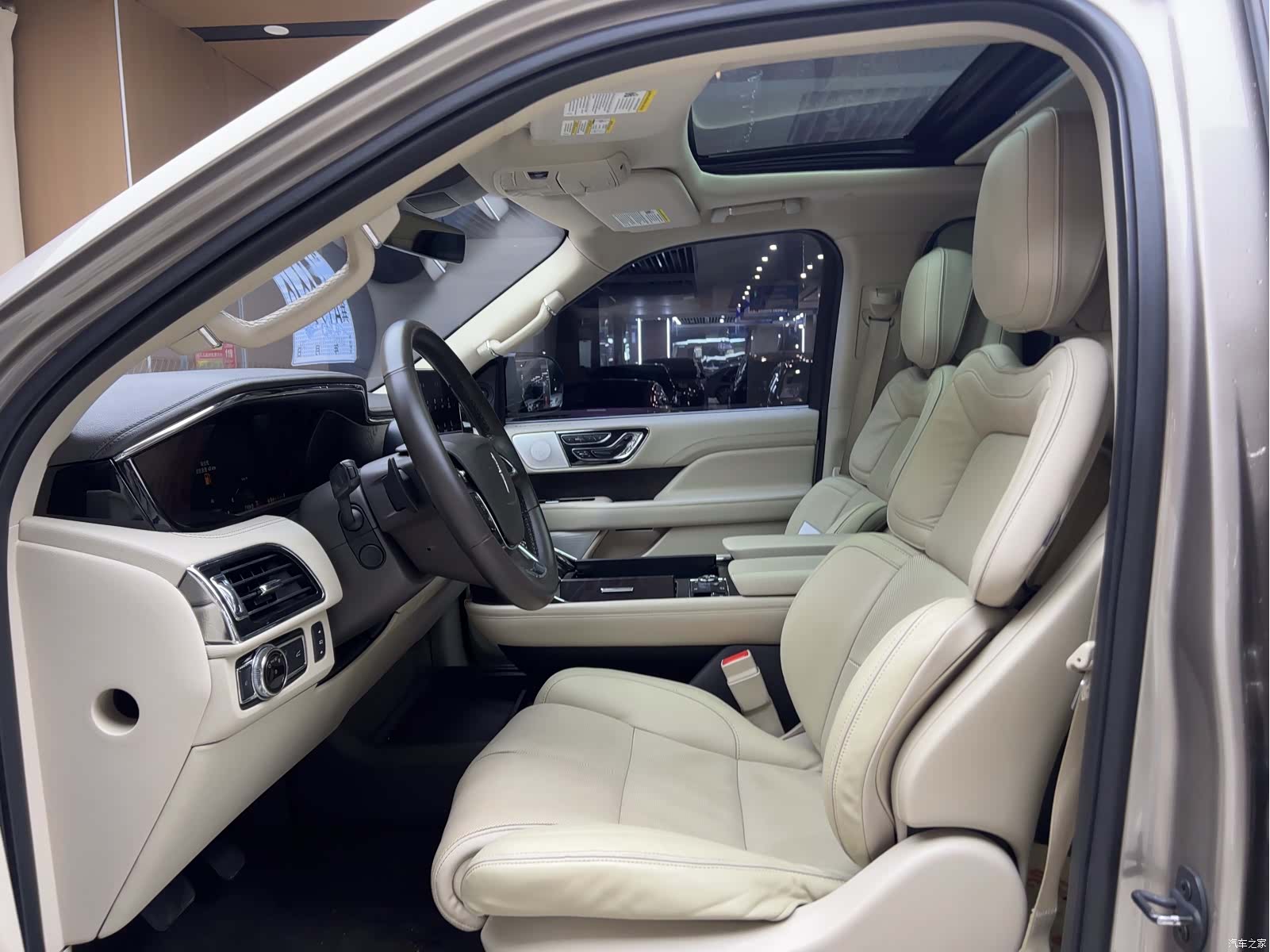 Lincoln Navigator, 2018 11