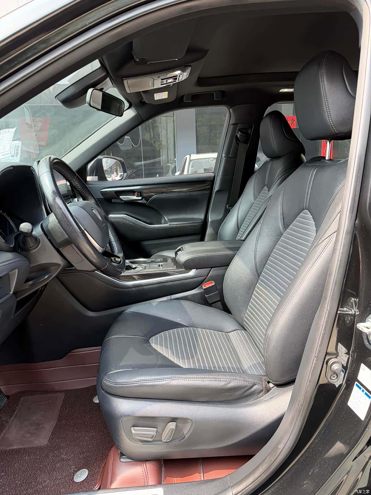 Toyota Crown, 2022 все фото