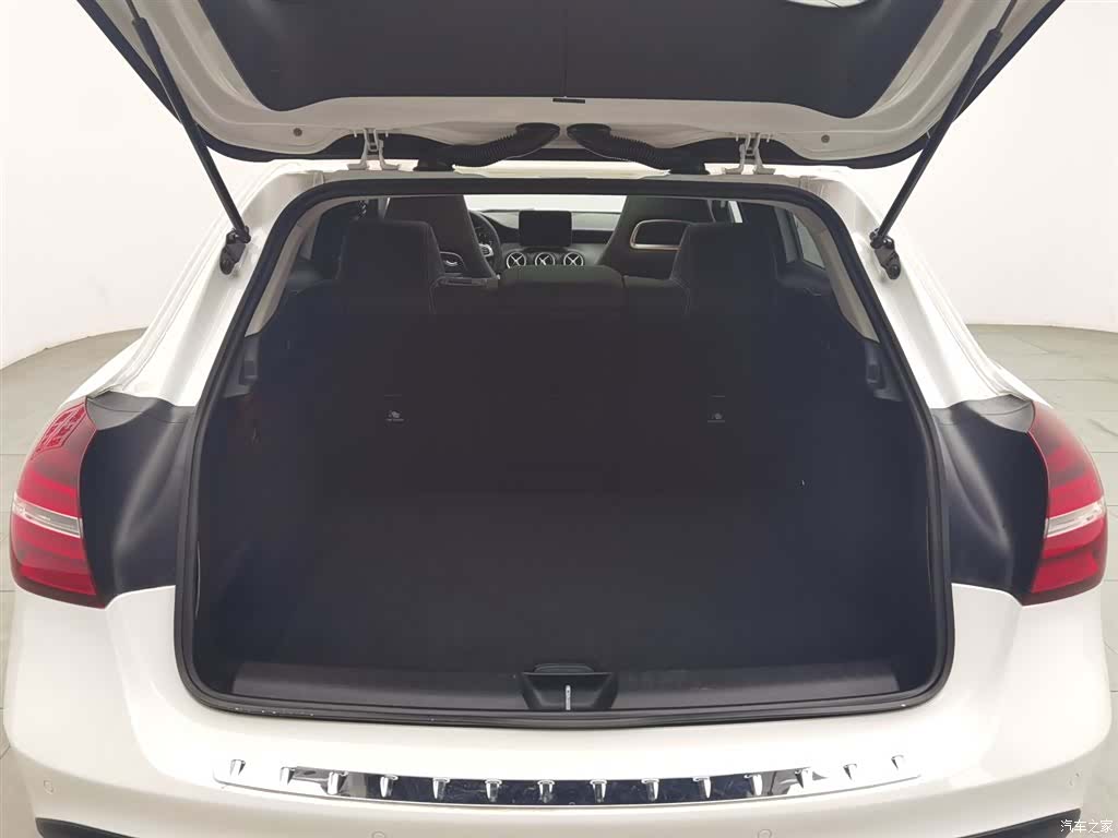 Mercedes-Benz GLA, 2019 16