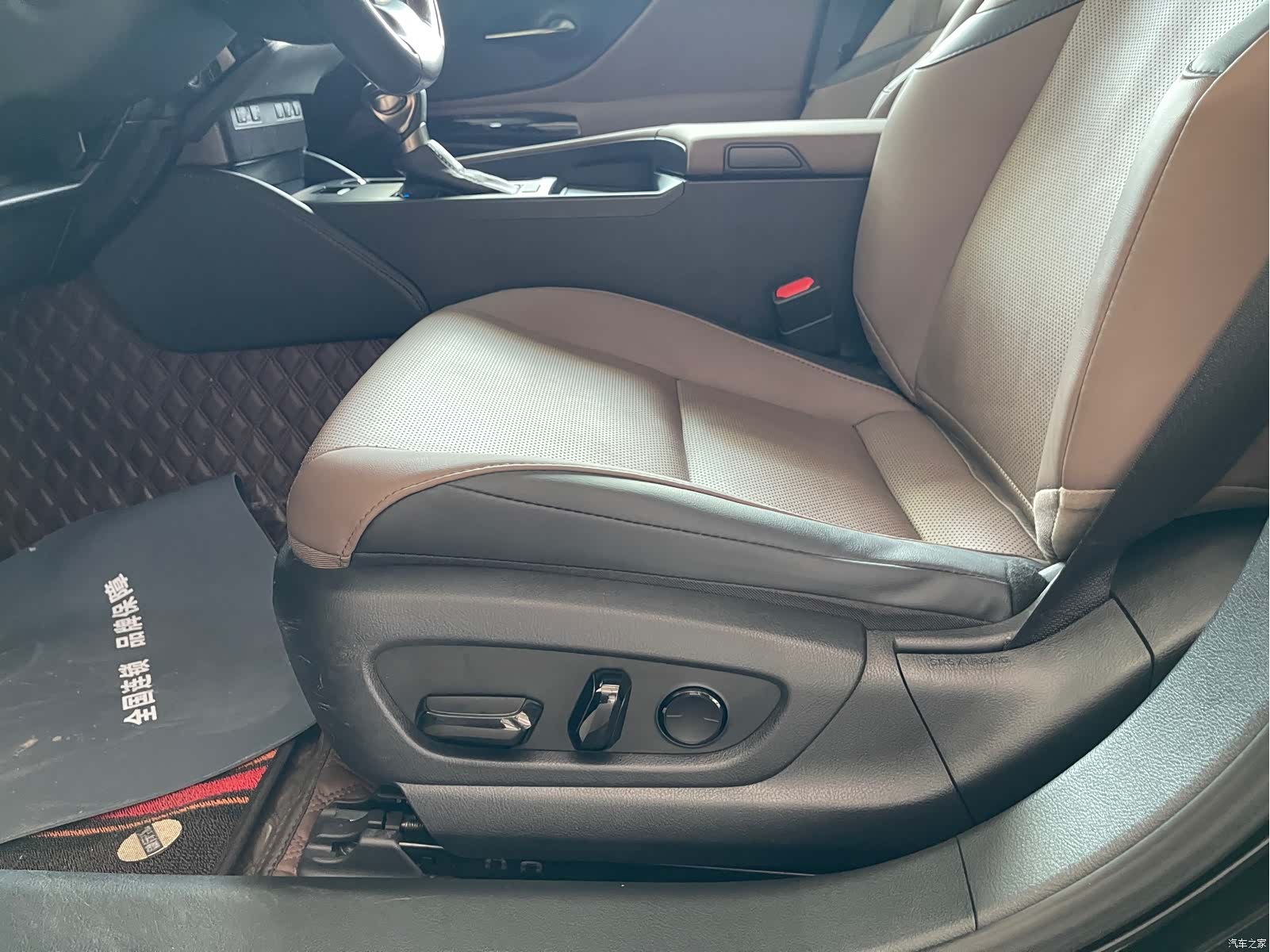 Lexus ES, 2023 13