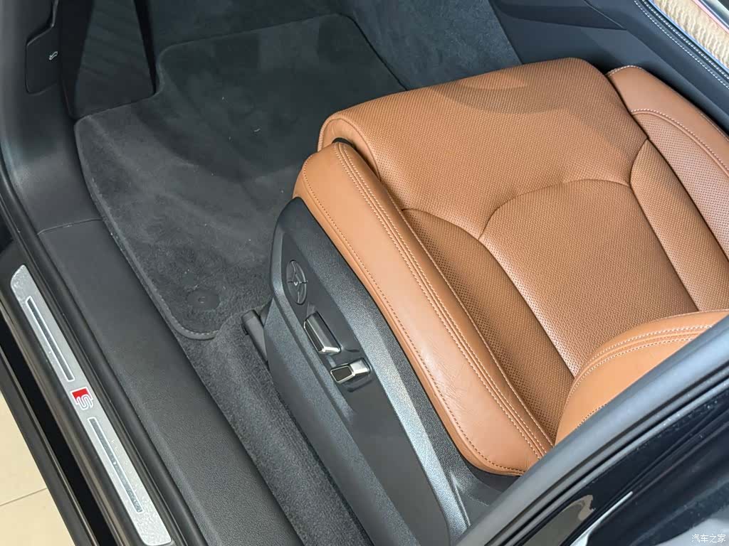 Audi Q7, 2025 12