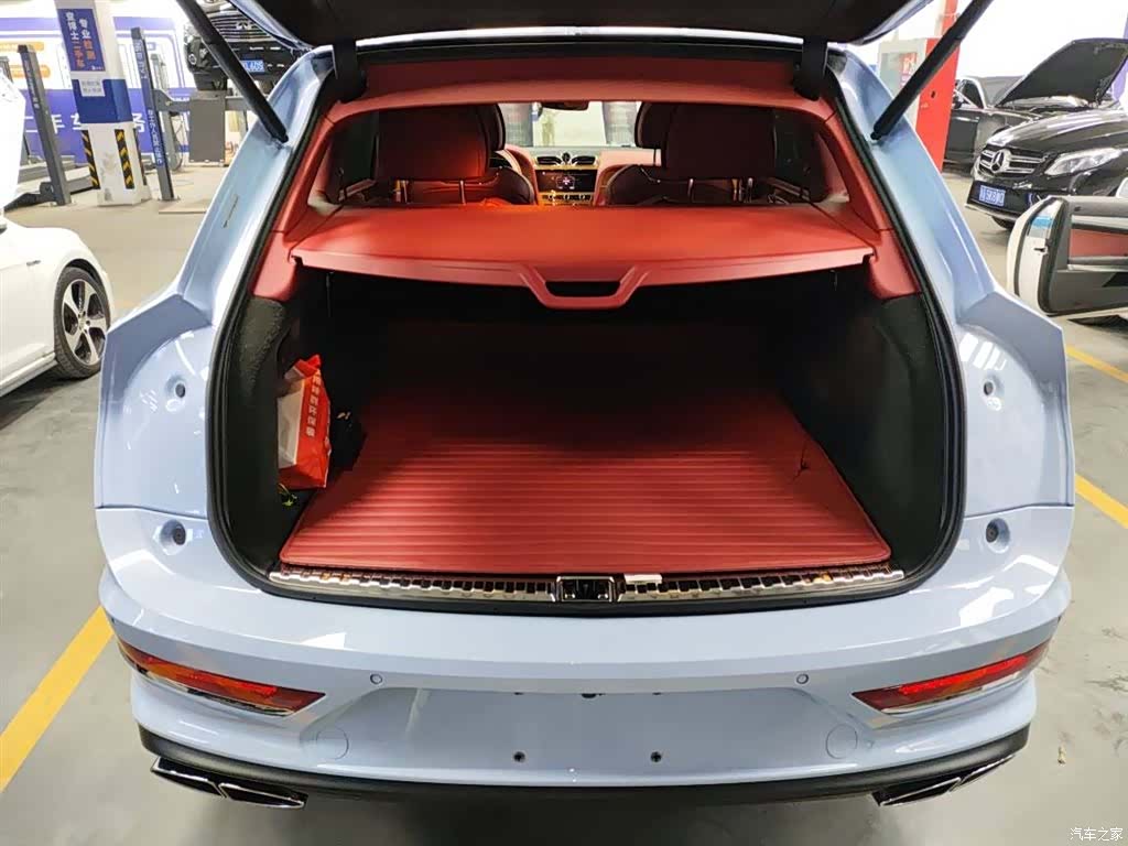 Bentley Bentayga, 2022 8