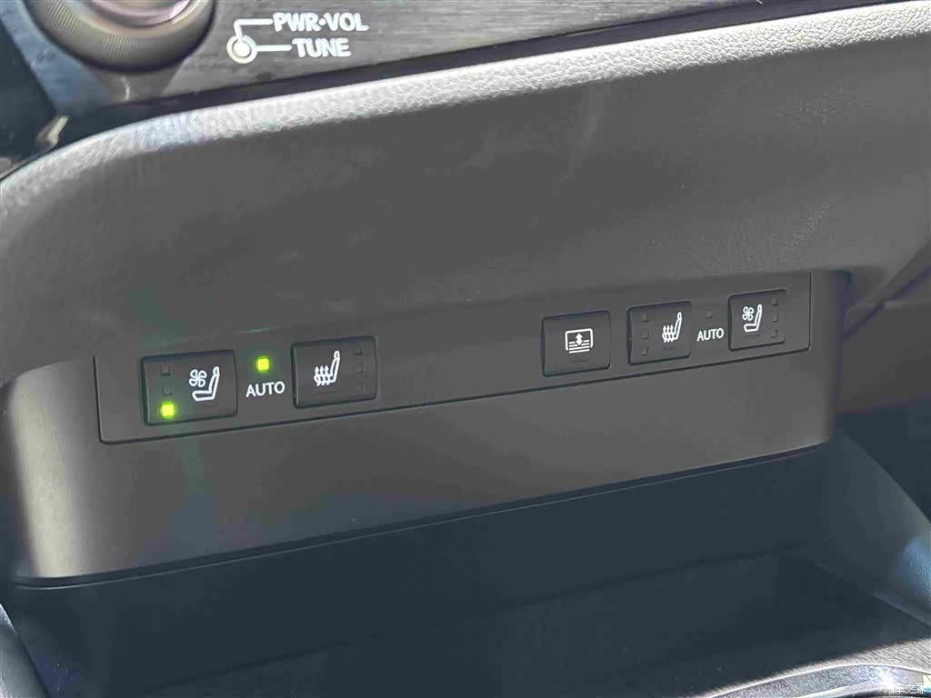 Lexus ES, 2024 13