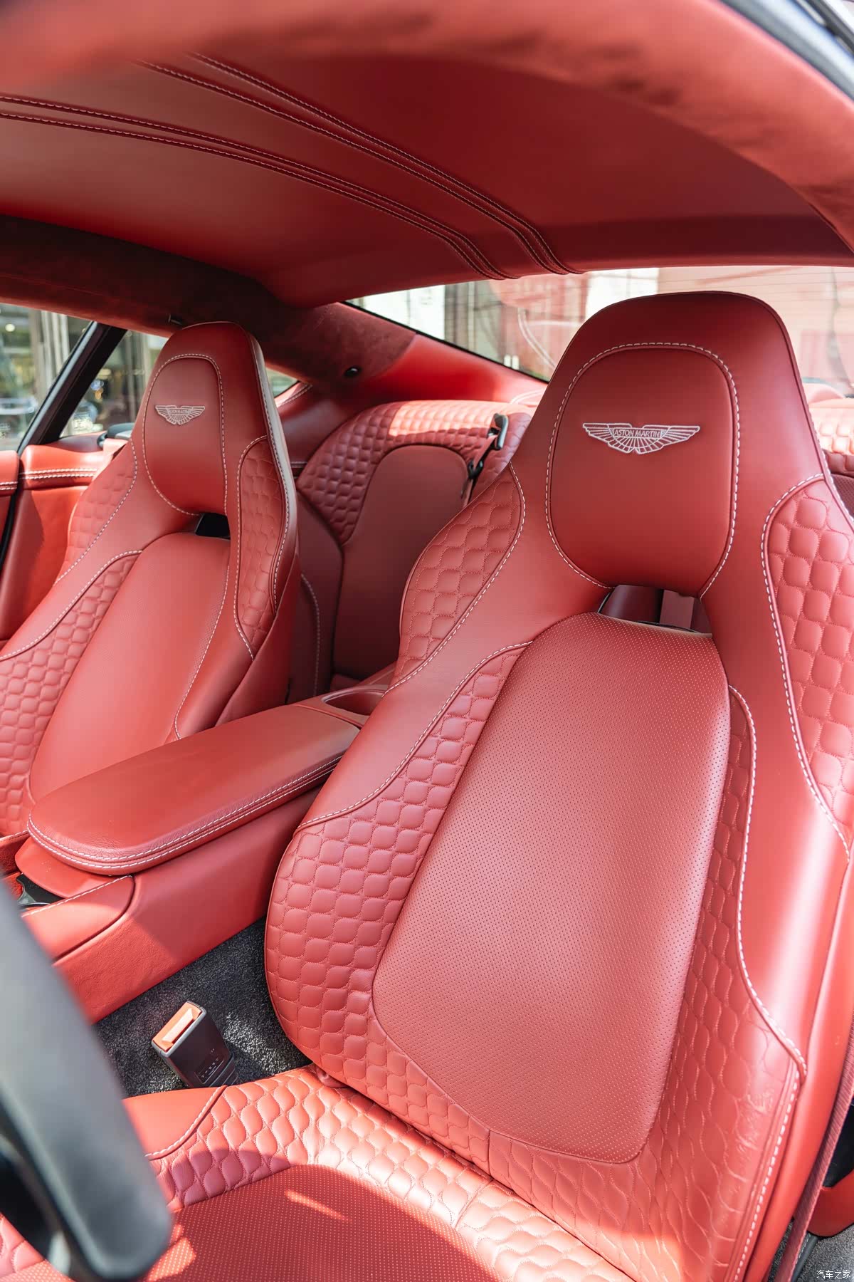 Aston Martin Vanquish, 2013 15
