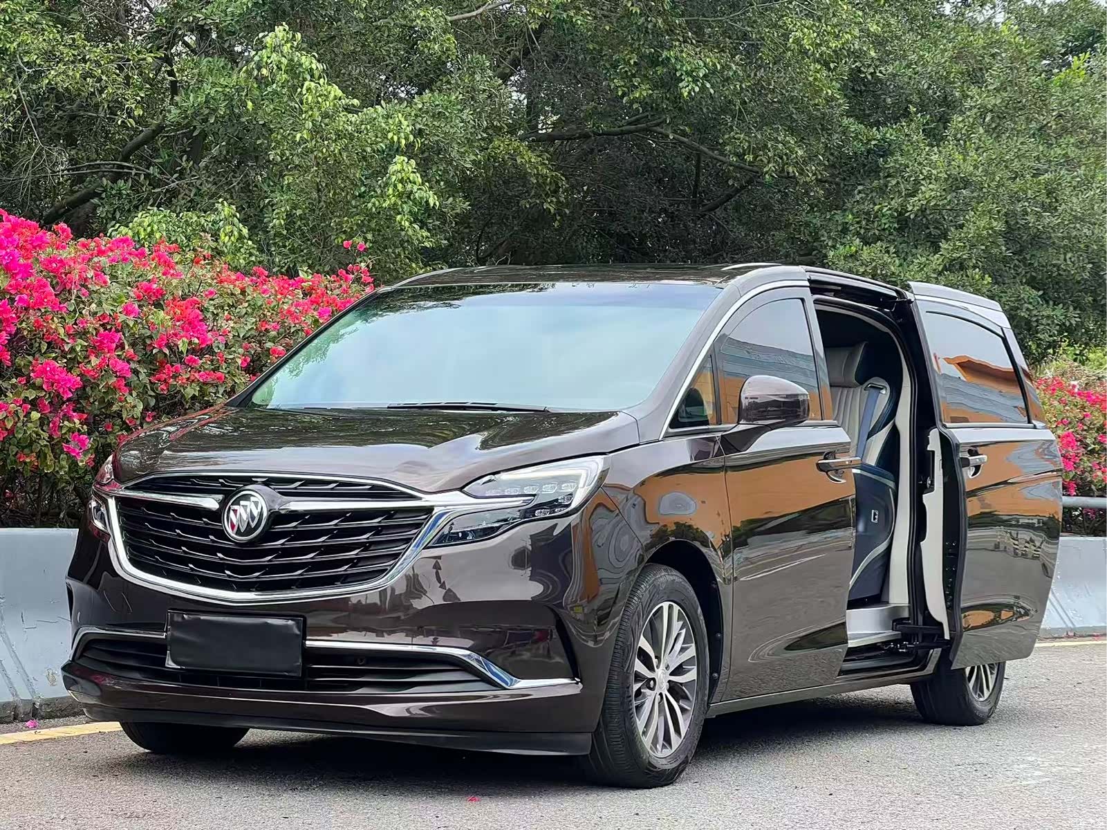 Buick GL8, 2022 1