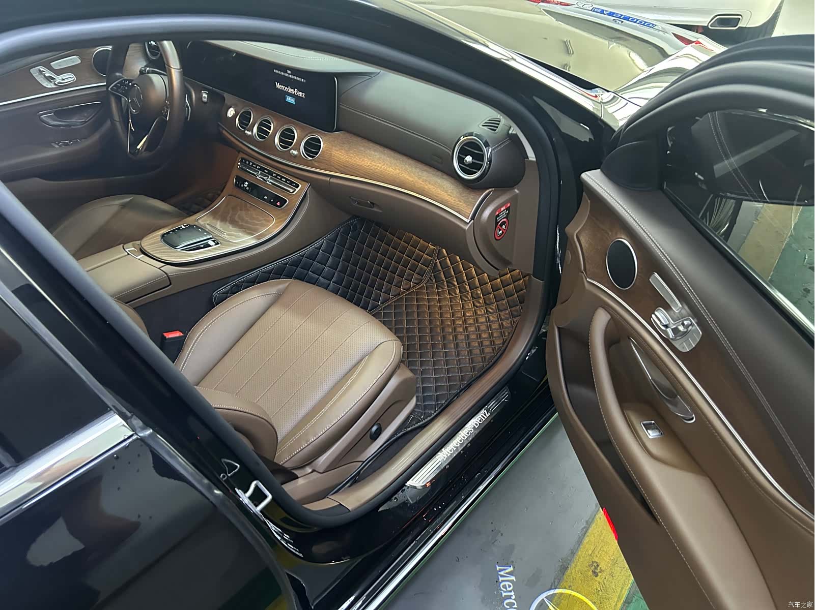 Mercedes-Benz E-Class, 2023 16