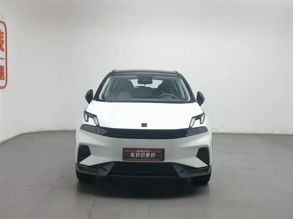 Lynk & Co 06 EM-P