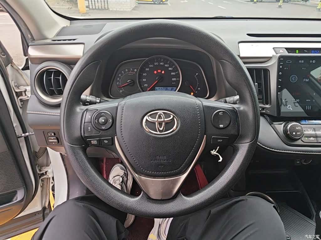 Toyota RAV4, 2016 11