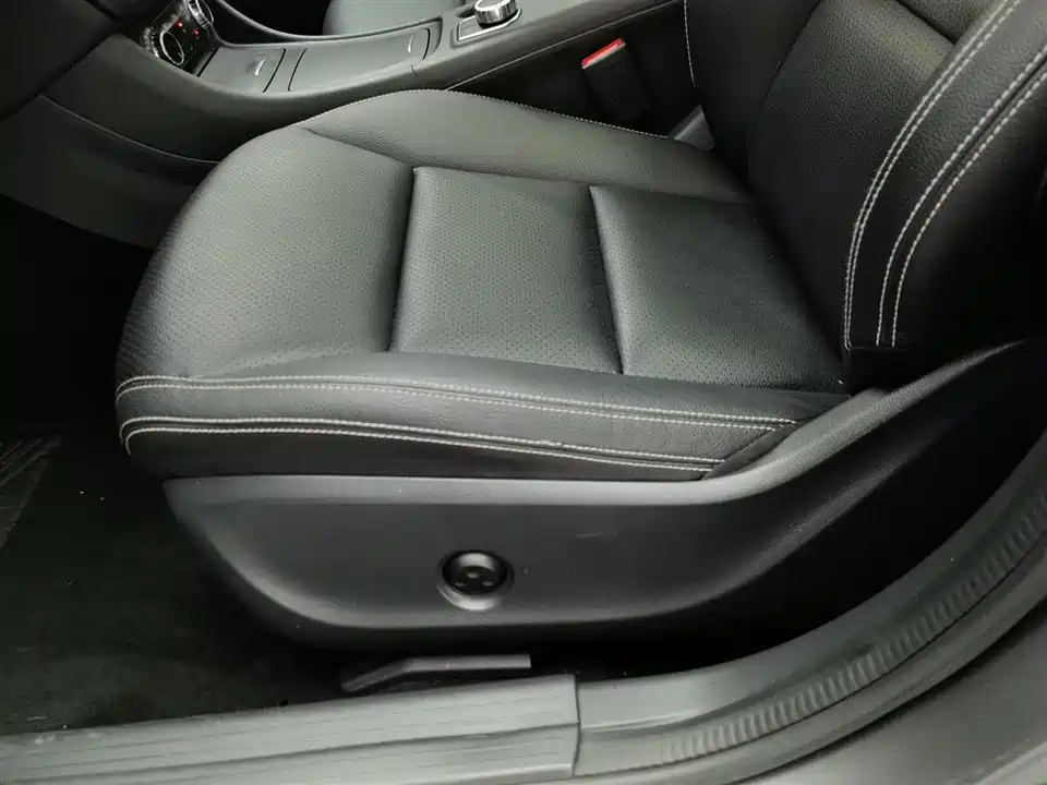 Mercedes-Benz GLA Mercedes-Benz GLA