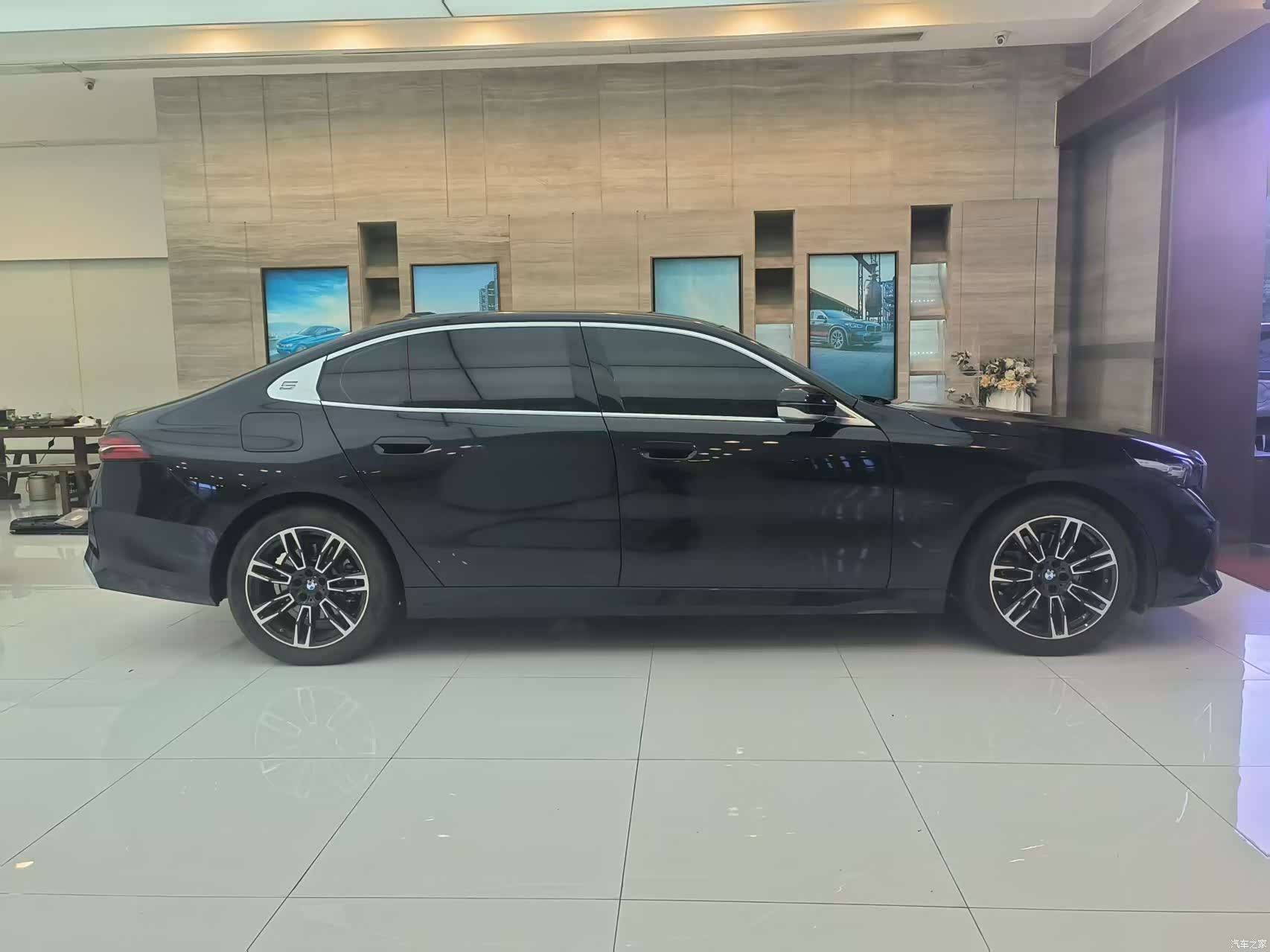 BMW 5 Series, 2025 3