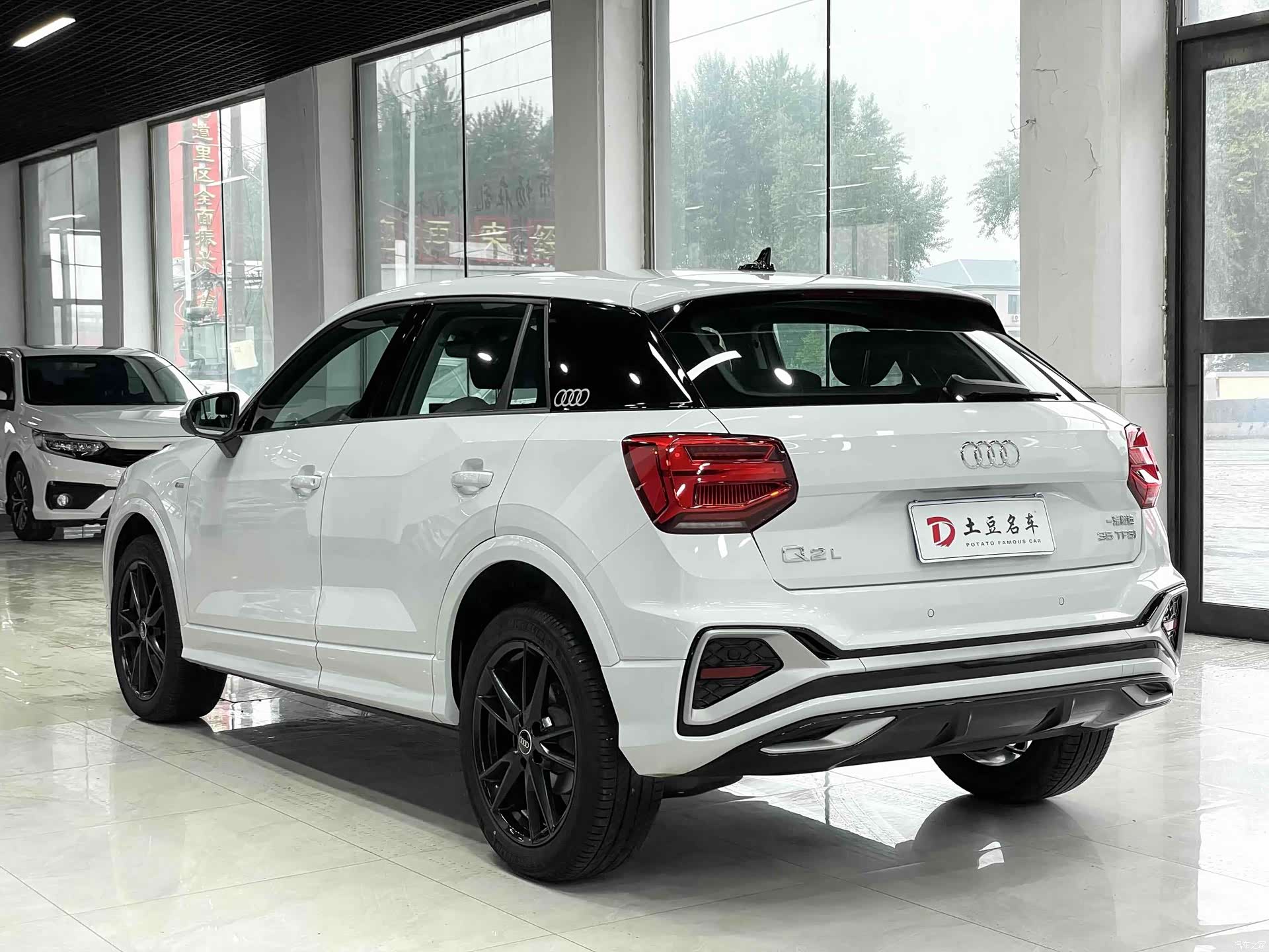 Audi Q2L, 2023 6