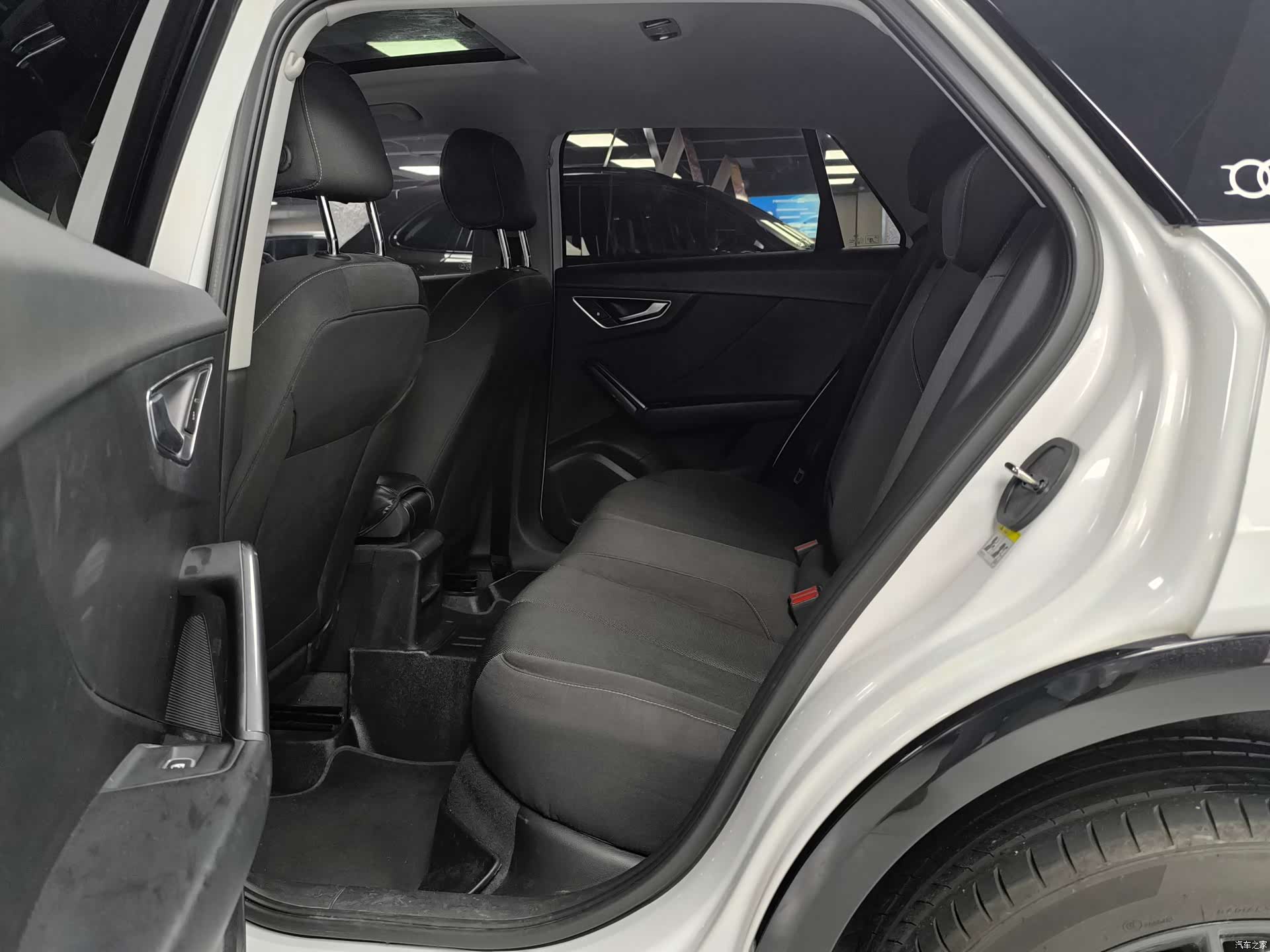 Audi Q2L, 2019 10