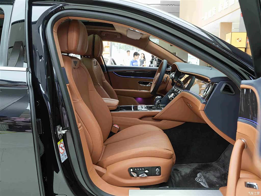 Bentley Flying Spur, 2024 12