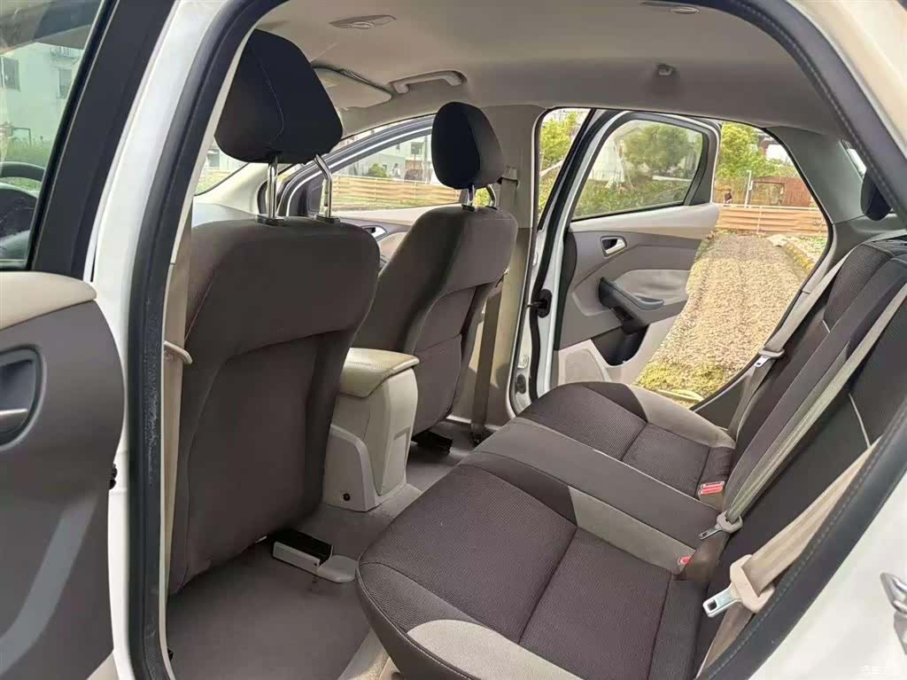 Ford Focus, 2014 10