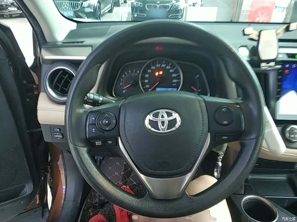 Toyota RAV4, 2015 11