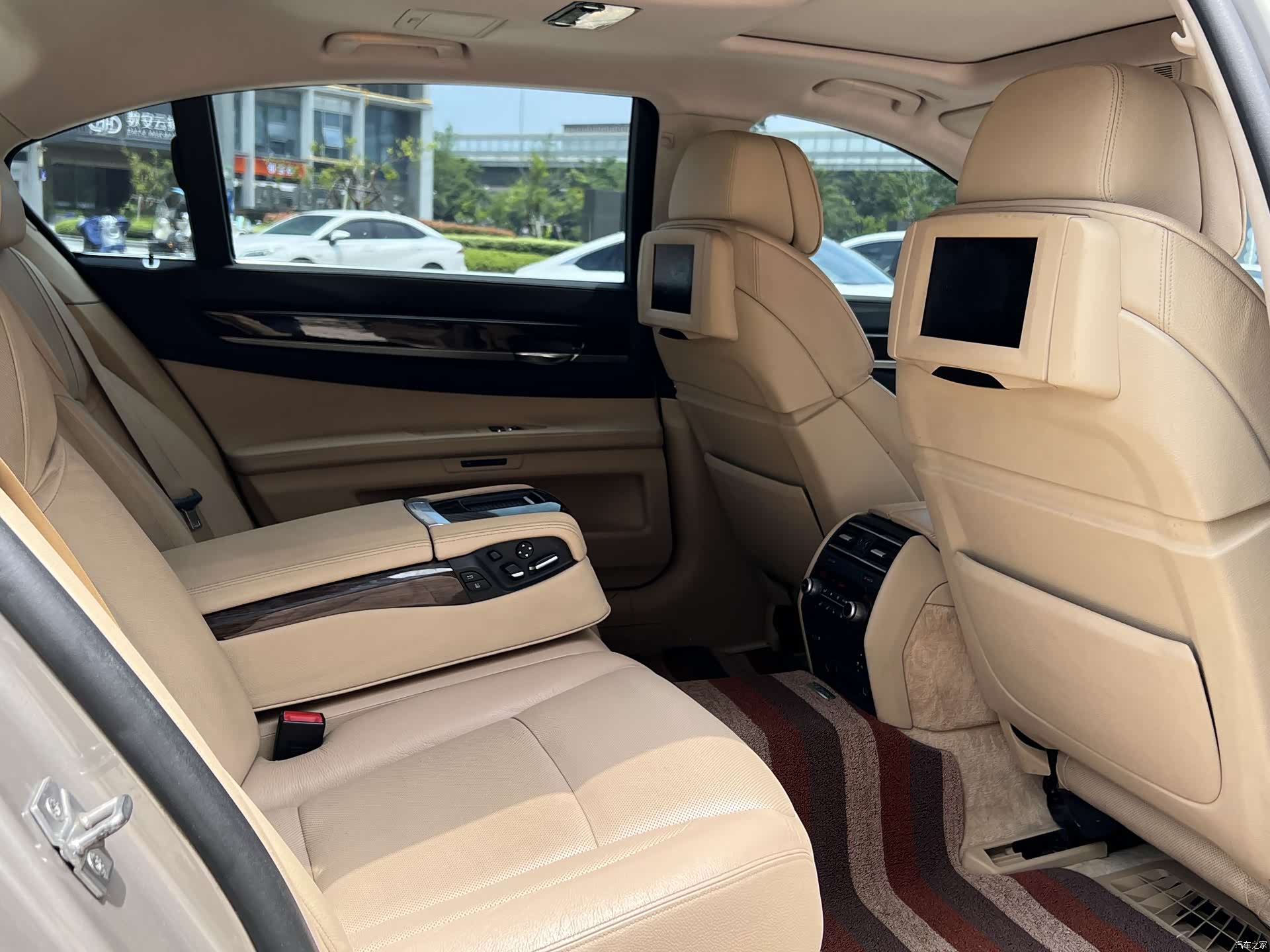 BMW 7 Series, 2010 9