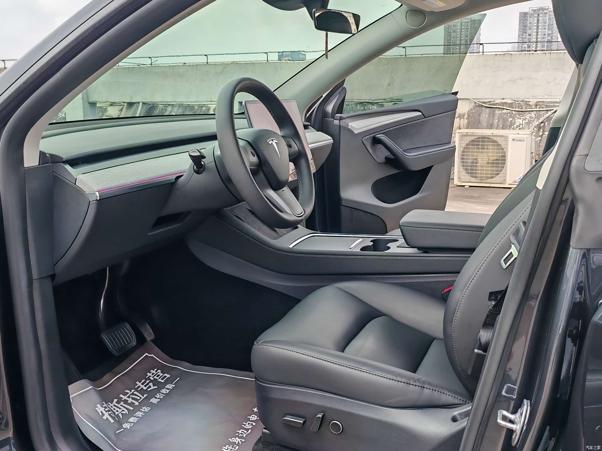 Tesla Model Y, 2024 17
