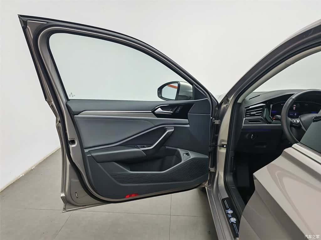 Volkswagen Sagitar, 2021 8