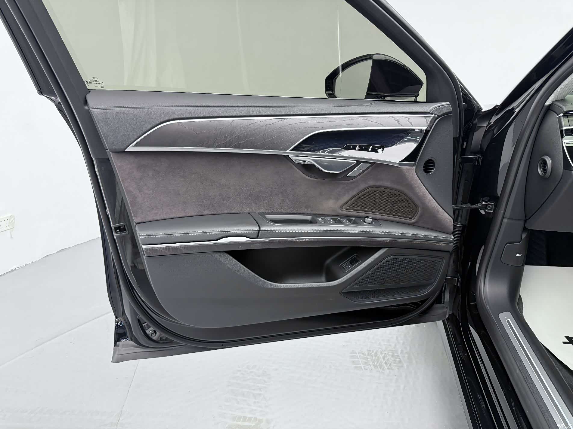 Audi A8L, 2024 4