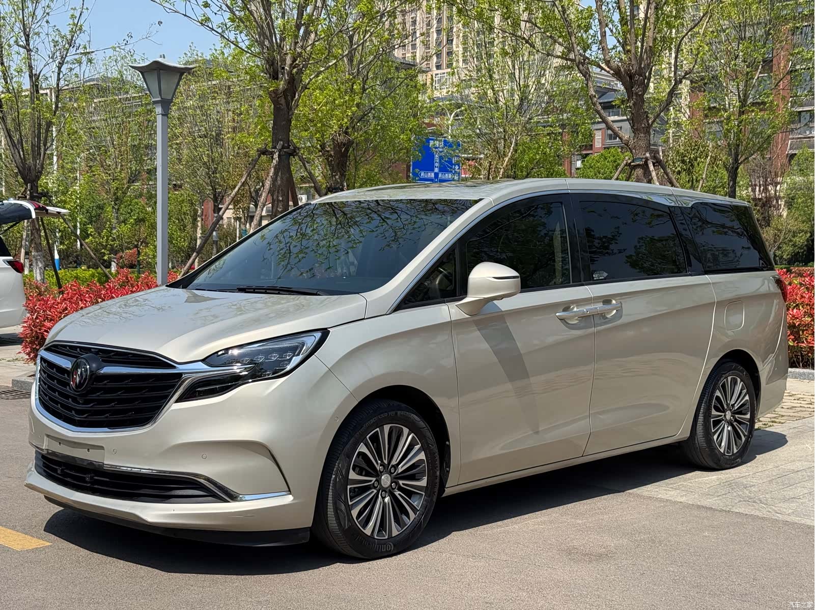 Buick GL8, 2021 1