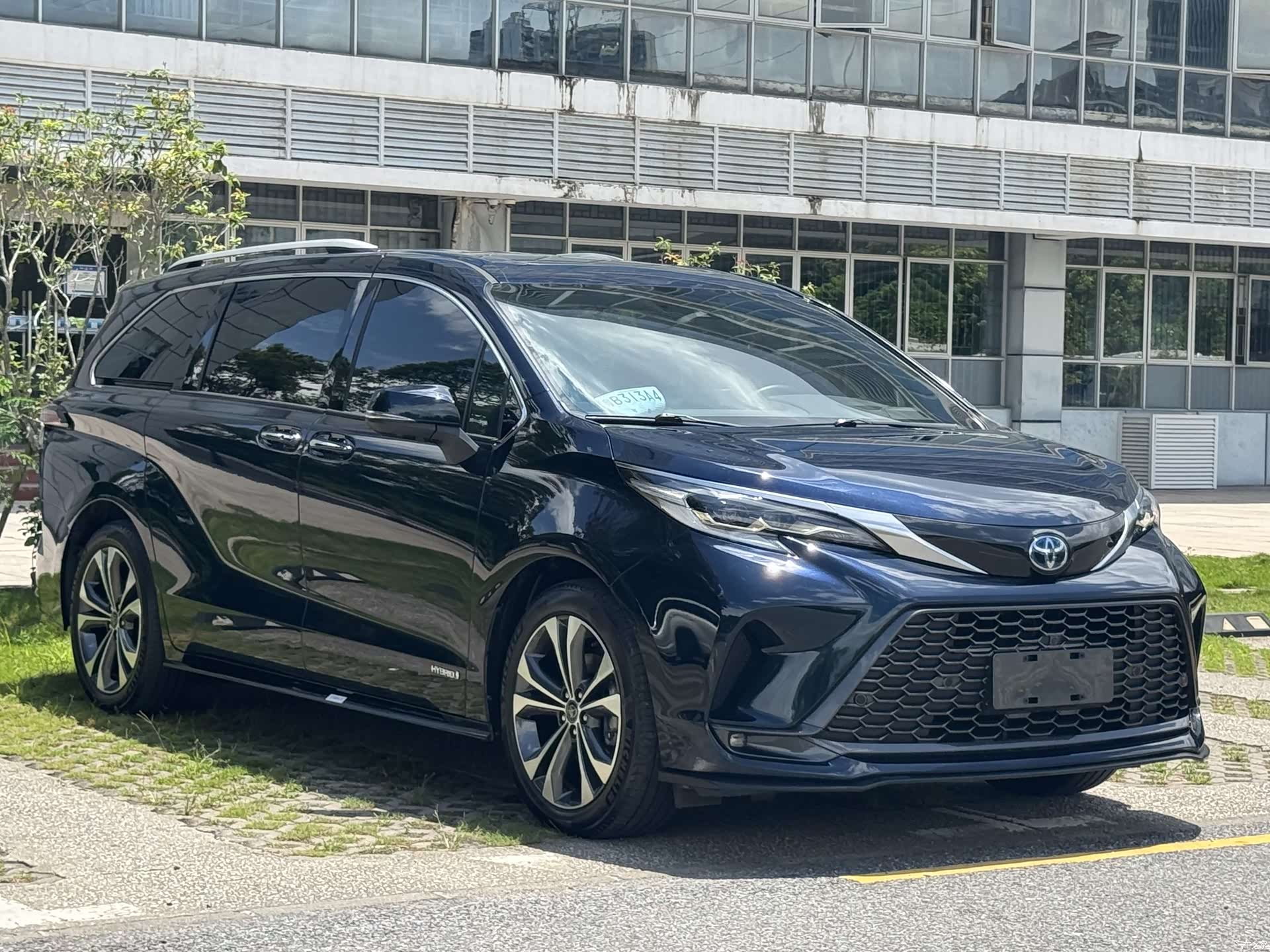 Toyota Granvia, 2023 3