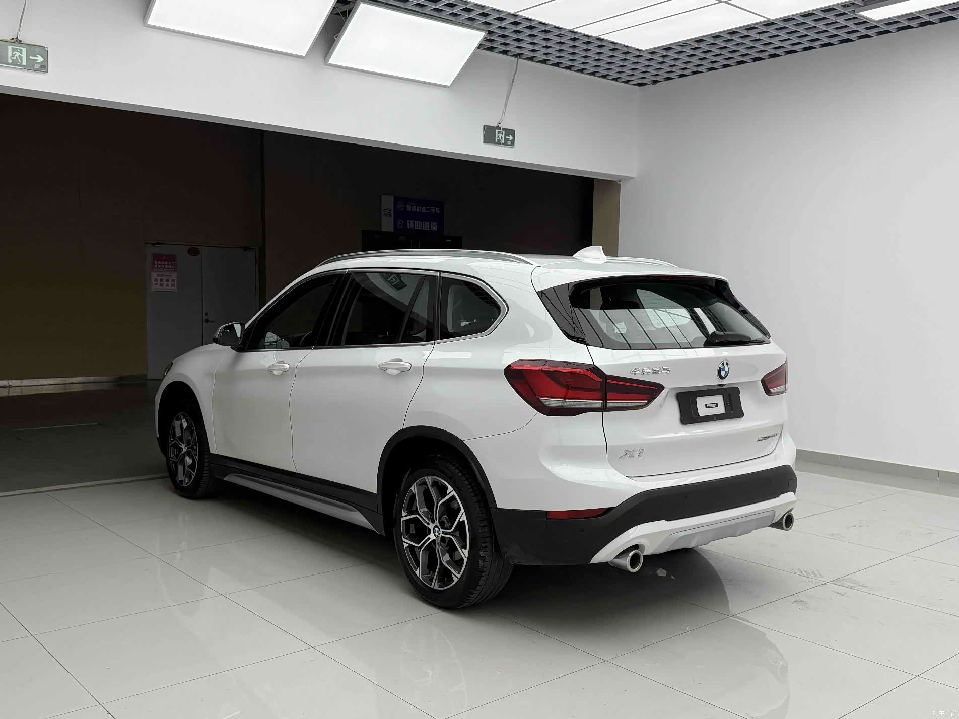 BMW X1, 2022 все фото