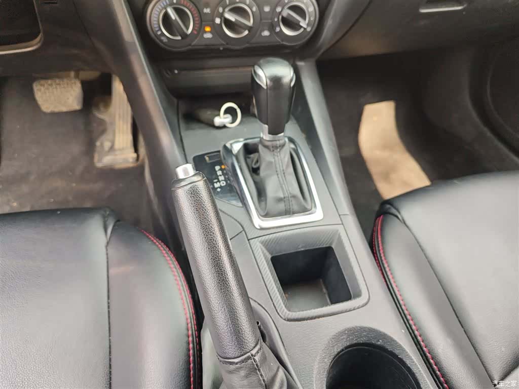Mazda Mazda3, 2015 6