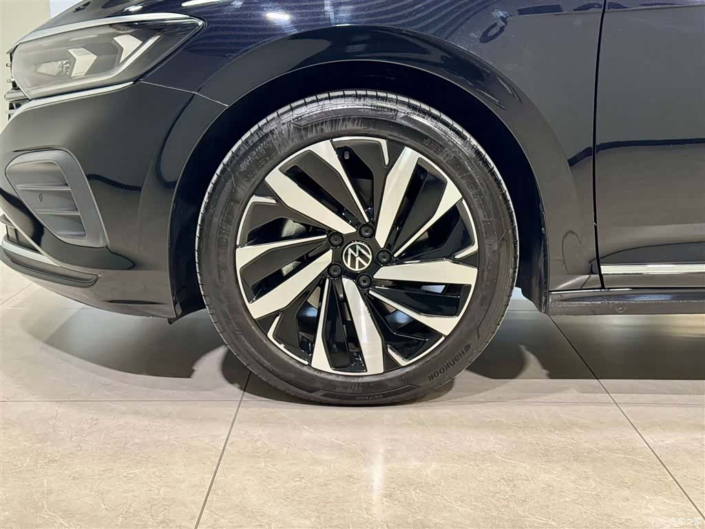 Volkswagen Passat, 2025 10