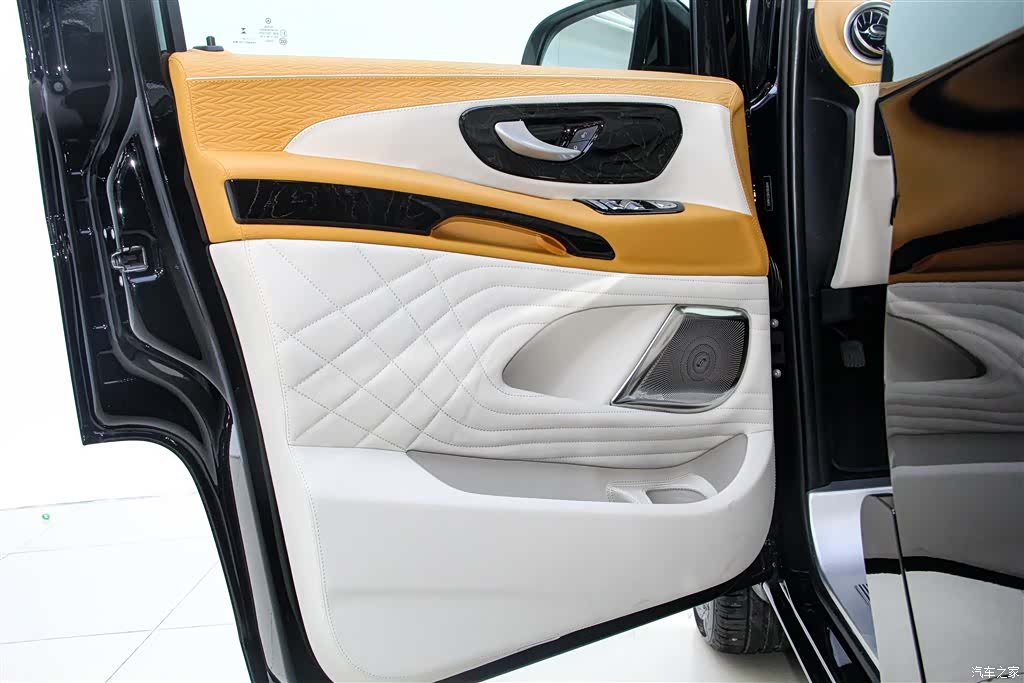 Mercedes-Benz 7, 2024 16