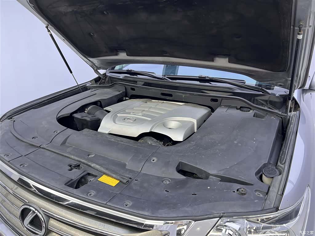 Lexus LX, 2008 9