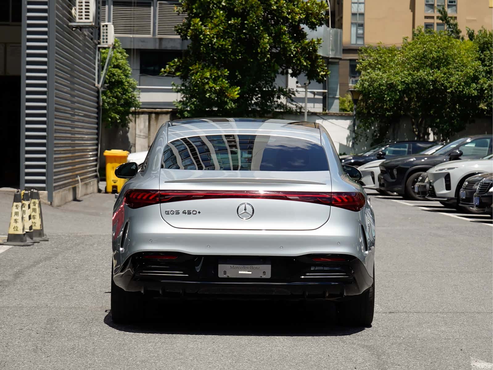 Mercedes-Benz EQS, 2023 4