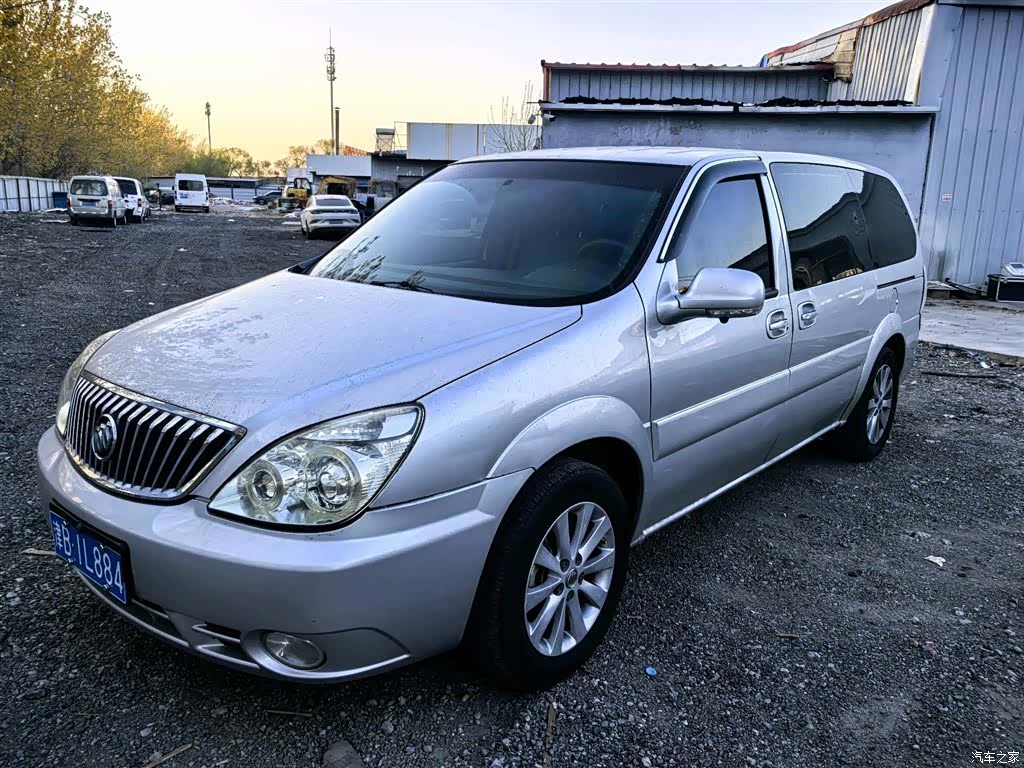 Buick GL8, 2013 1