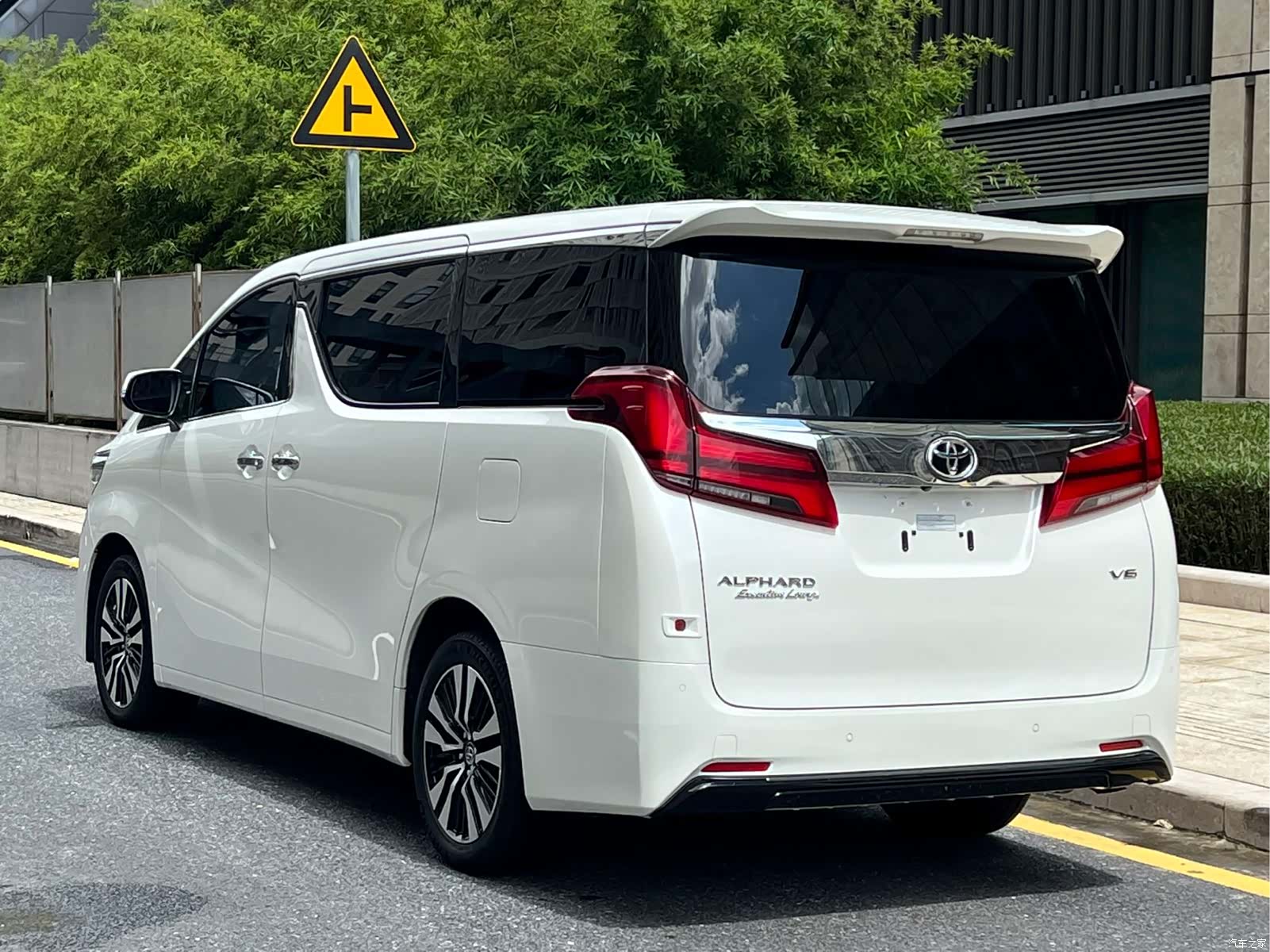 Toyota Alphard, 2018 6