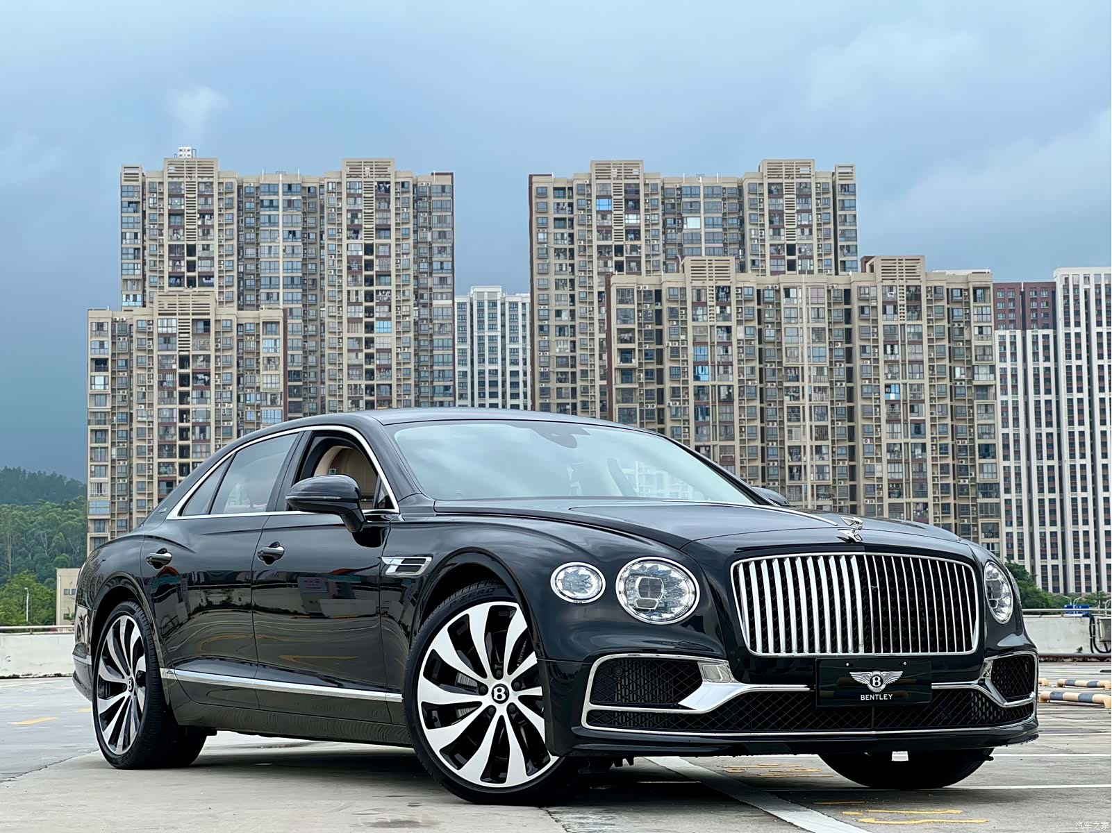 Bentley Flying Spur, 2025 3
