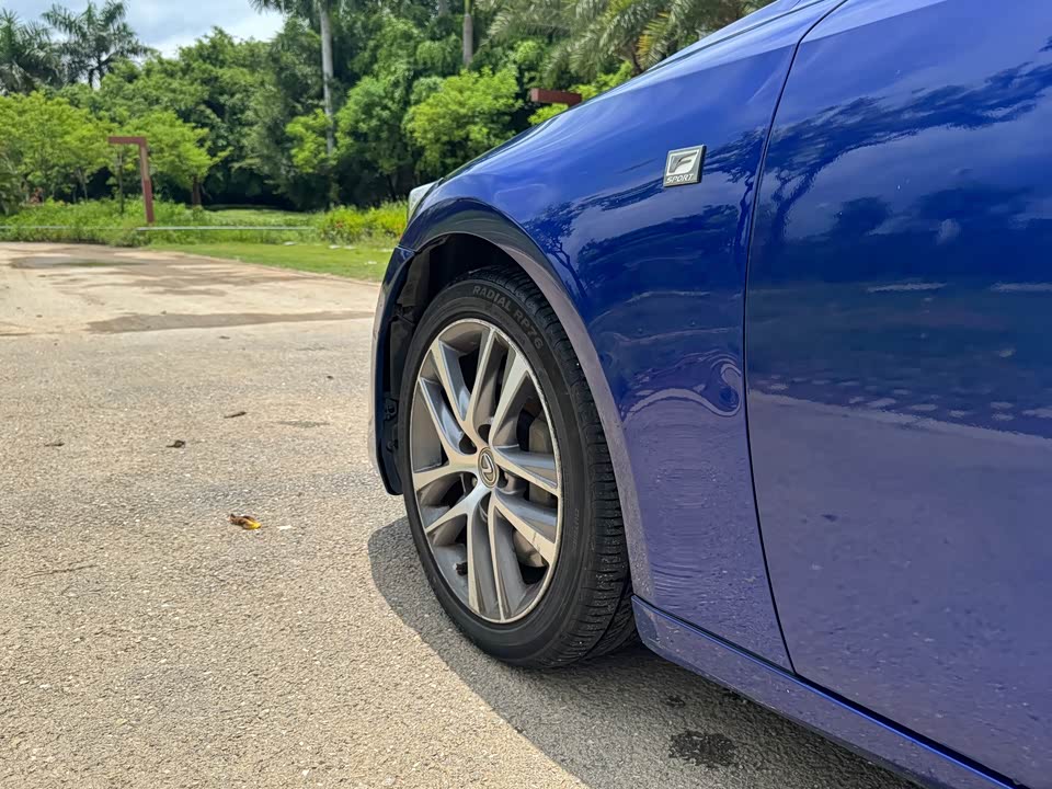 Lexus IS