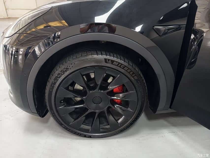 Tesla Model Y, 2023 17