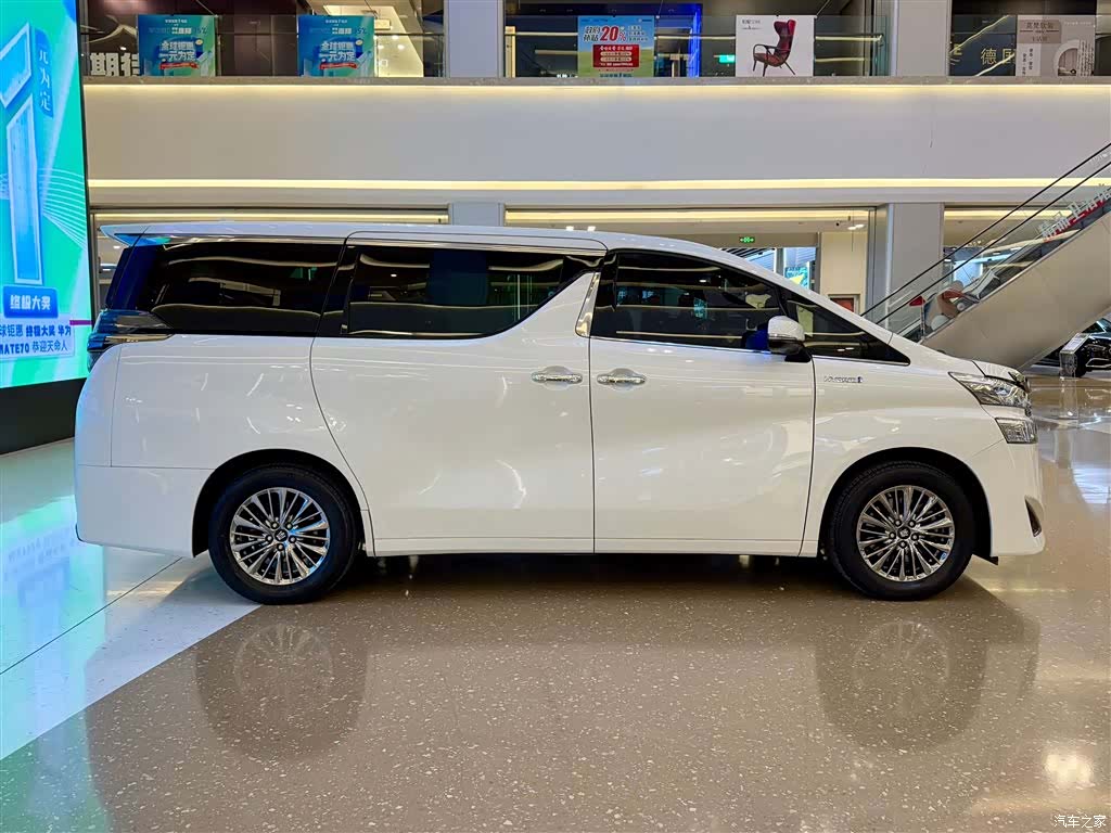 Toyota Vellfire, 2022 6