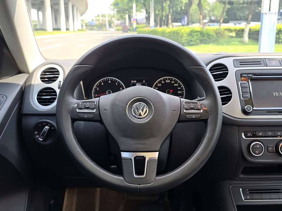 Volkswagen Tiguan Volkswagen Tiguan