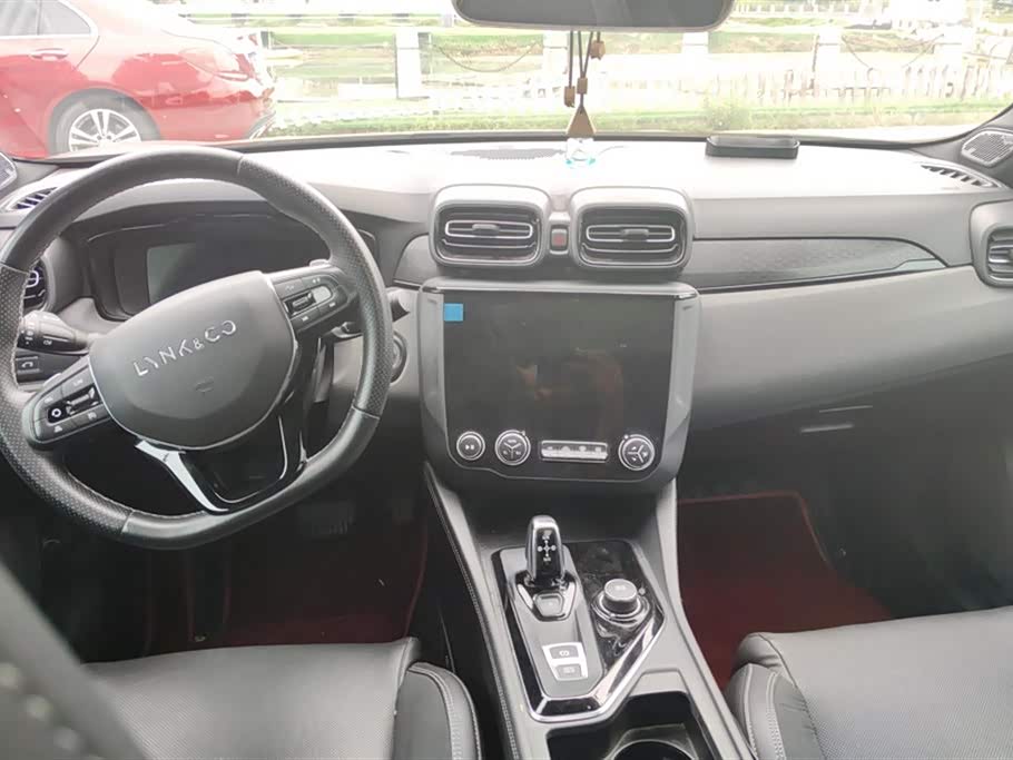 Lynk & Co 03