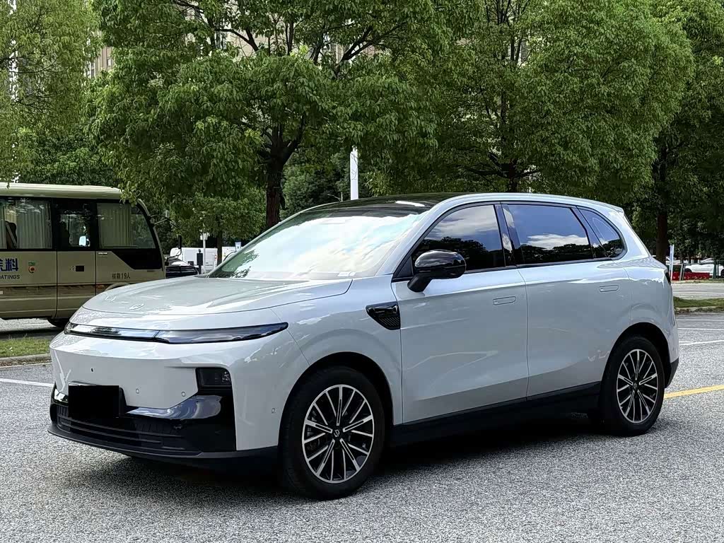 Leapmotor B10